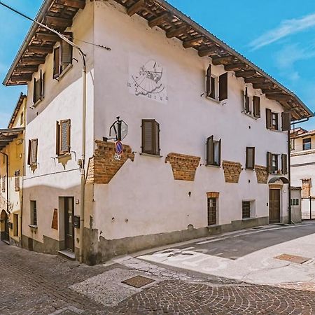 Casa Lobe - Charming Apartment In Village Centre La Morra Exterior foto