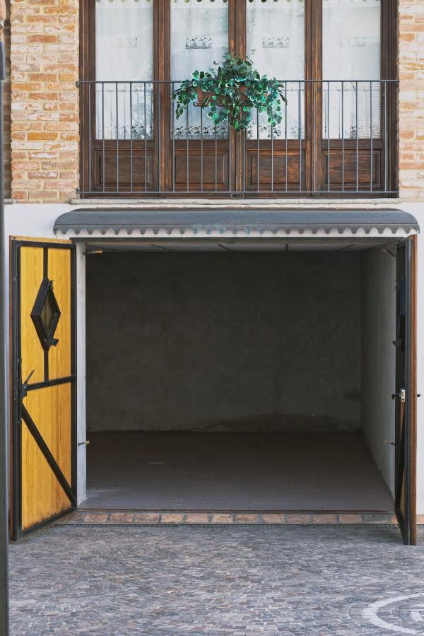 Casa Lobe - Charming Apartment In Village Centre La Morra Exterior foto