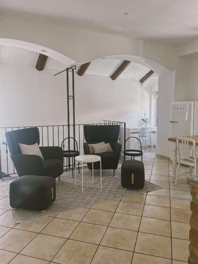 Casa Lobe - Charming Apartment In Village Centre La Morra Exterior foto