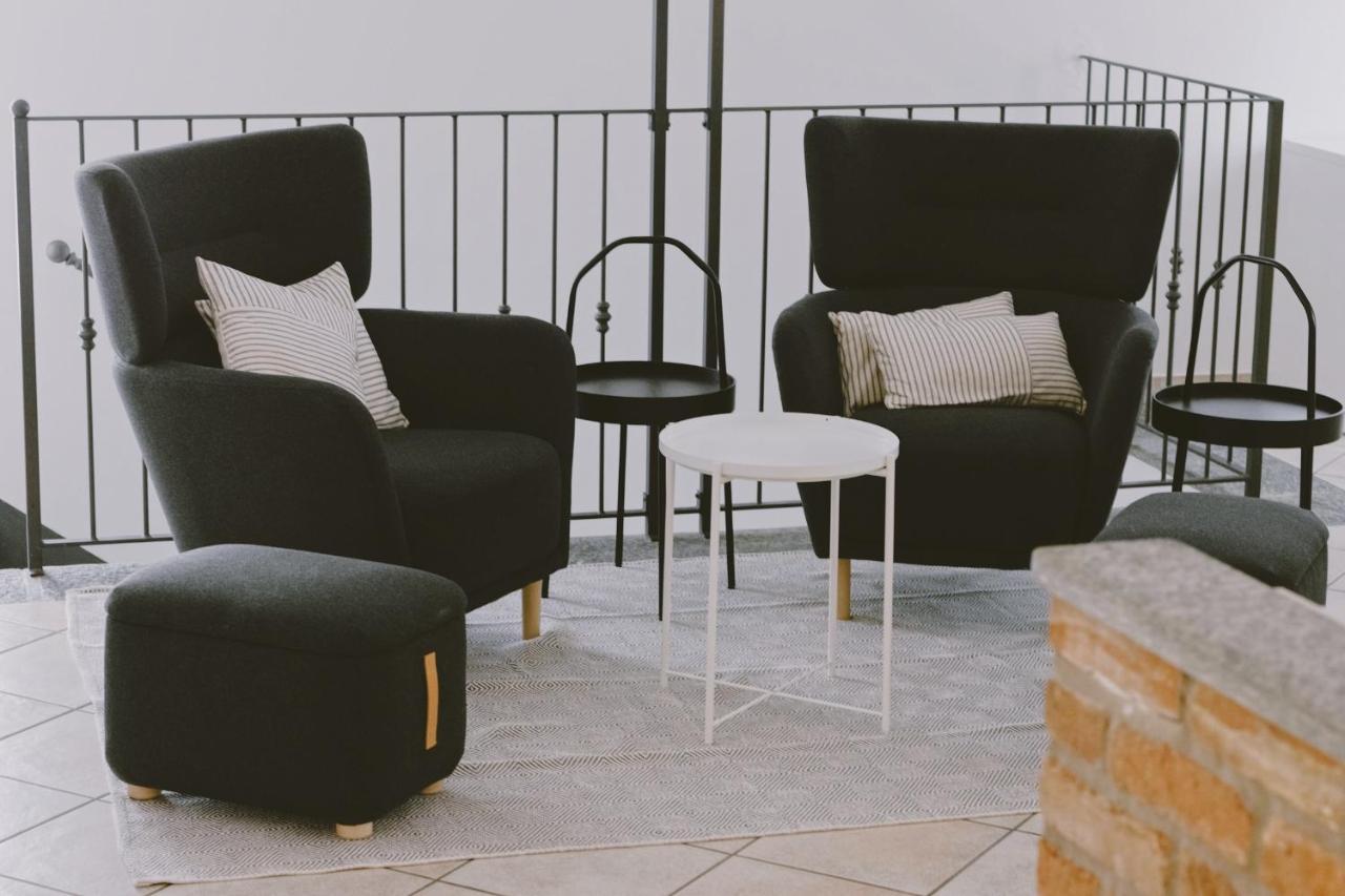 Casa Lobe - Charming Apartment In Village Centre La Morra Exterior foto