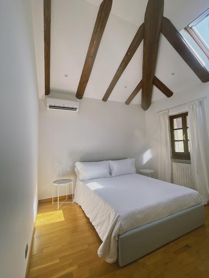 Casa Lobe - Charming Apartment In Village Centre La Morra Exterior foto